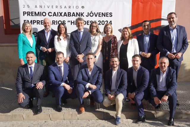 Raúl Fernández, CEO de Zambú Higiene, recoge el 25 Premio CaixaBank Jóvenes Empresarios en Jumilla
